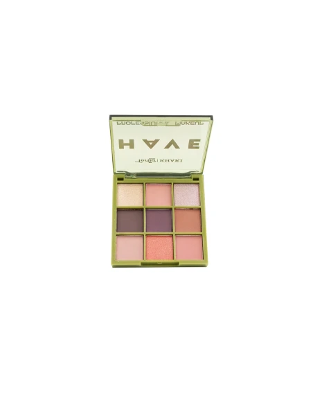 02 AVOIR UNE PALETTE DE FARDS À PAUPIÈRES